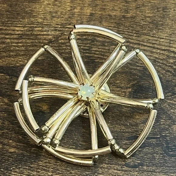 3-D Floral Goldtone Brooch Pin - Picture 3 of 7